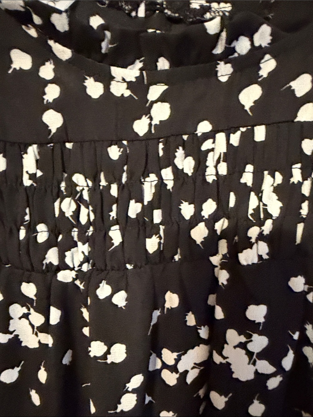 Dokotoo: Woven poly Ruffle flowy Blouse - Black/White. Med. - Picture 4 of 6
